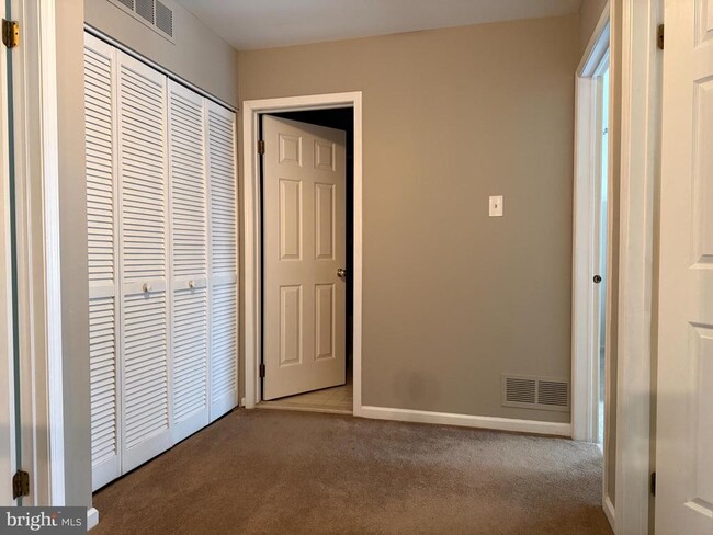 Building Photo - 3 Nathan Ct