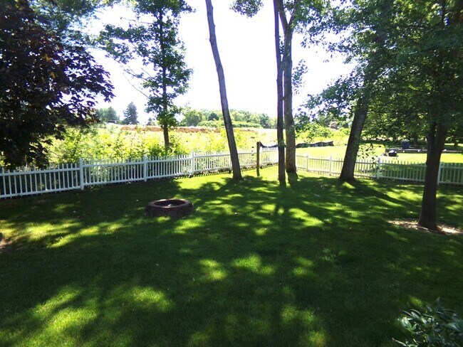 Building Photo - Beautiful 3 Bed 3.5 Bath Xenia Home!