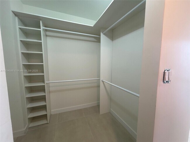 Building Photo - 1717 N Bayshore Dr