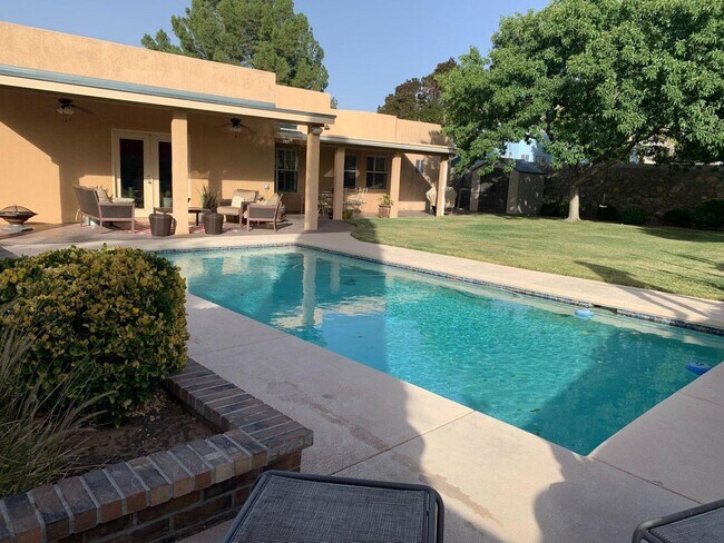 Building Photo - 6412 Brisa Del Mar Dr