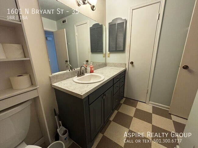 Building Photo - Furnished, Midtown One Bedroom Apartment