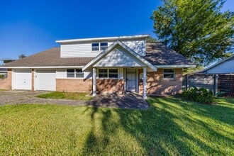 Building Photo - 2519 Lazy Lake Dr