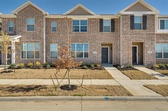 Building Photo - 3317 Cricket Dr