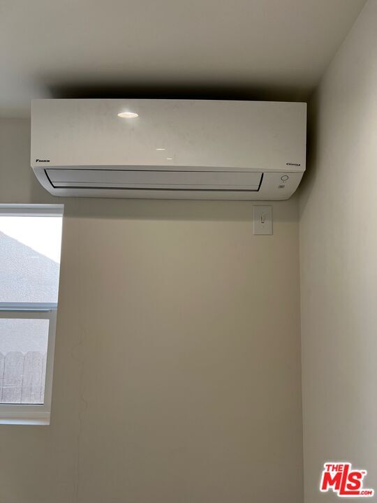 Building Photo - 636-634 E 87th St