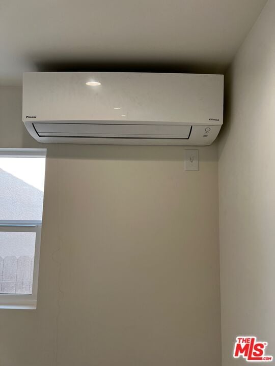 Building Photo - 636 E 87th St