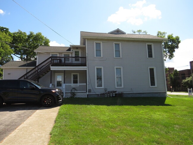 Building Photo - 304 E Main St