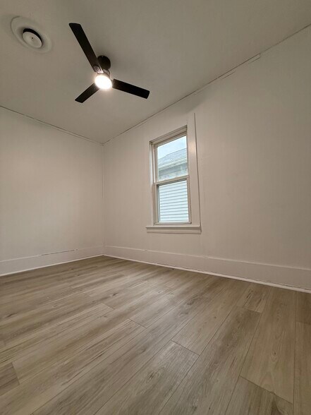 Building Photo - 1825 Clover Ave