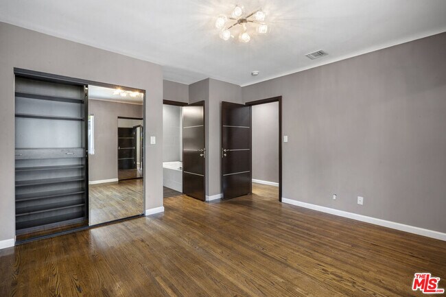 Building Photo - 3084 St George St