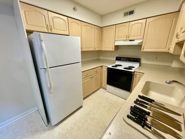 Kitchen - 104 Woodside Rd