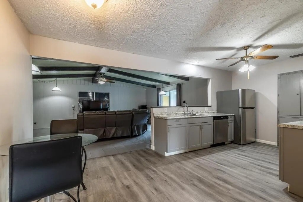 Building Photo - 463 Sprucewood Ln