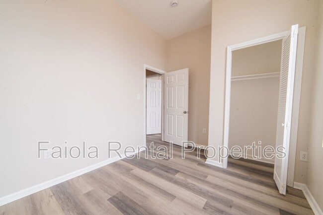 Building Photo - 112 N High St