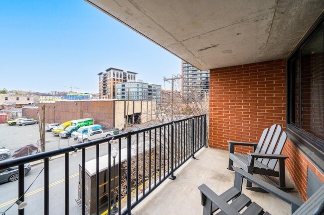 Building Photo - 700 Grove St