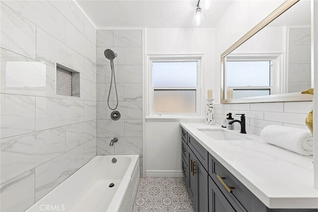 Building Photo - 1505 N Rosewood Ave