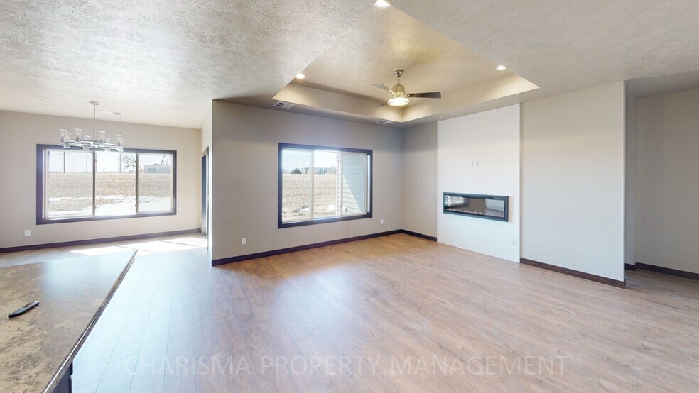 Building Photo - 4526 W Graceland Pl