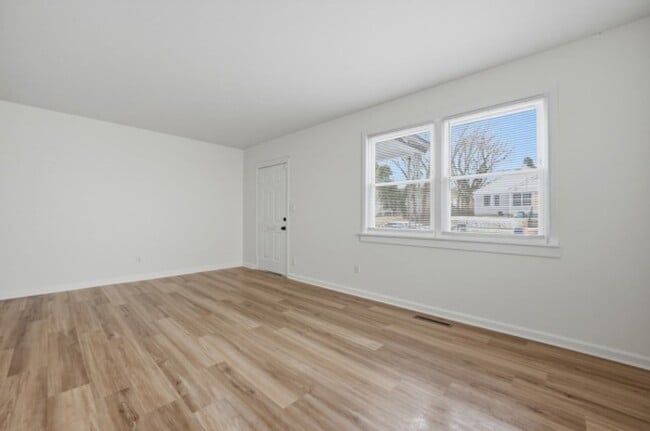 Building Photo - 126 Ash Ave