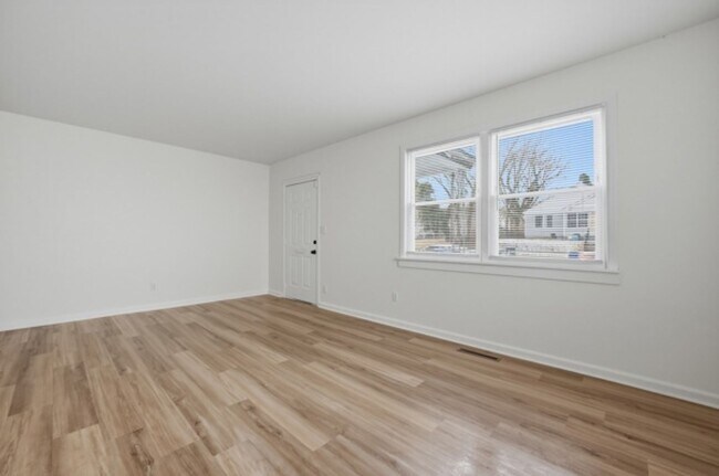 Building Photo - Charming 3bd/1ba Rancher