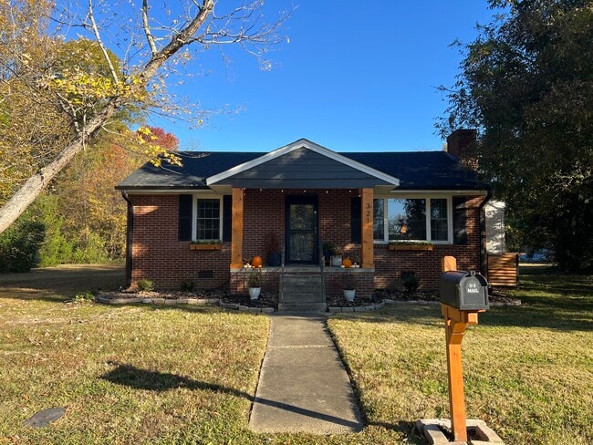 Primary Photo - 321 Cedar St