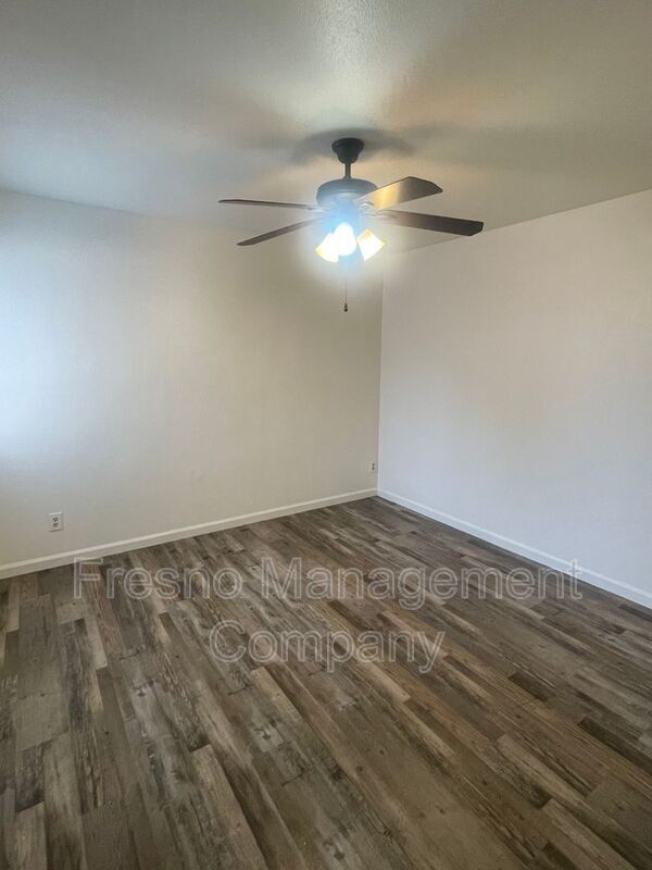 Building Photo - 4033 N Milburn Ave