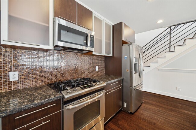 Building Photo - 3041 Clinton Dr