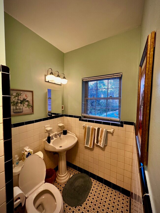 Building Photo - 430 Lindbergh Dr NE