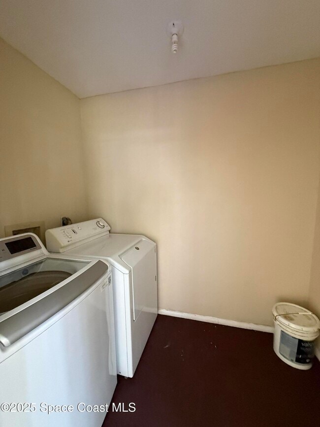 Building Photo - 1341 Cheney Hwy