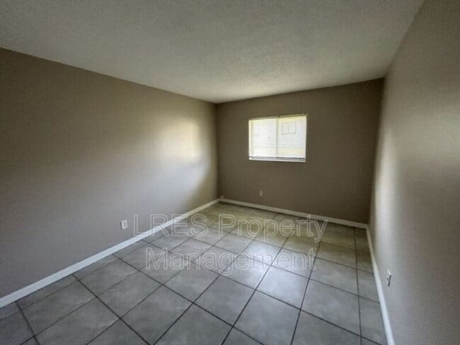 Building Photo - 605 Northlake Blvd