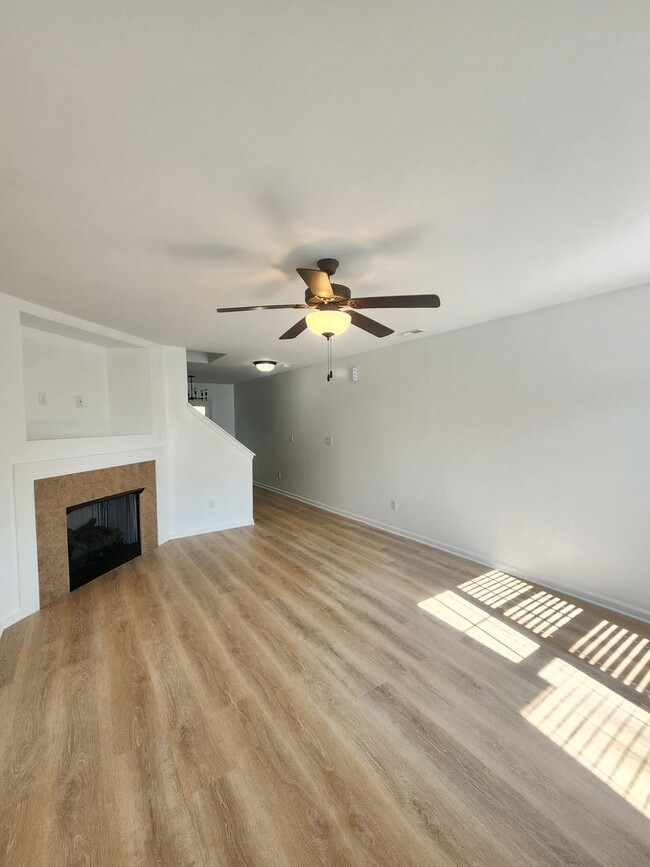 Building Photo - COMING SOON!!! Weaverville Townhouse-End U...
