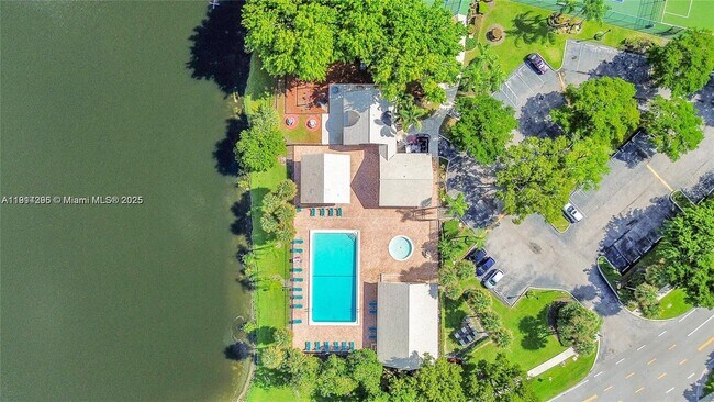 Building Photo - 18578 Woodstream Dr