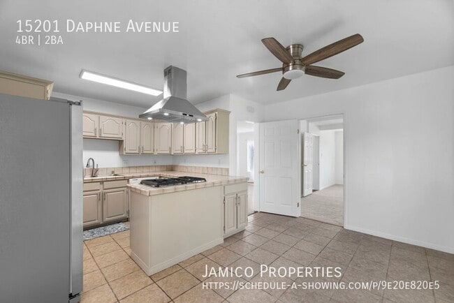 Building Photo - 15201 Daphne Ave