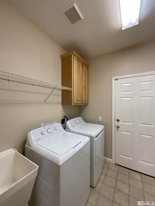 Building Photo - 2847 Falcon Ridge Dr