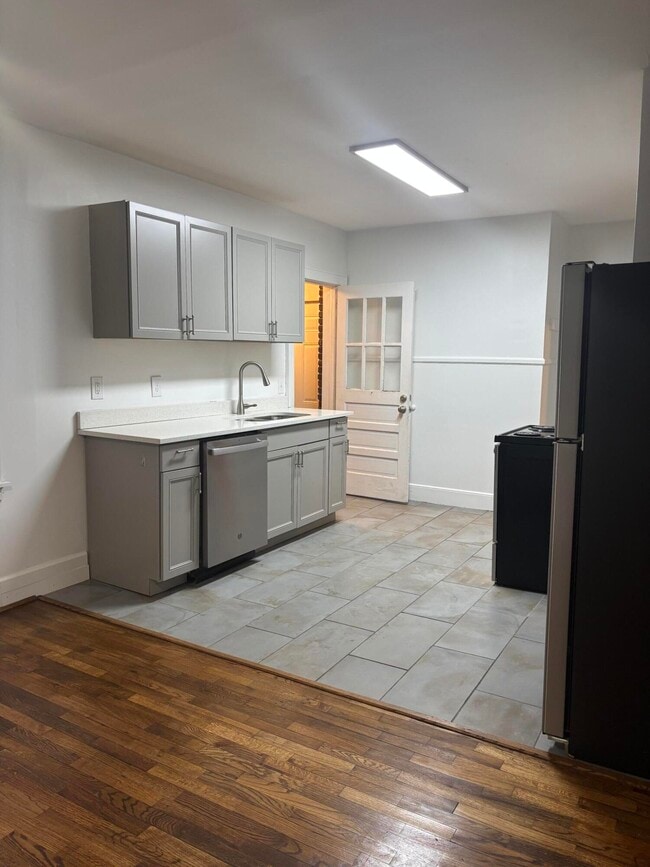 Building Photo - 401 N Magnolia St