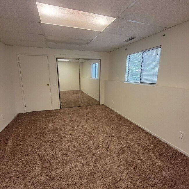 Building Photo - Centrally Located in Richland