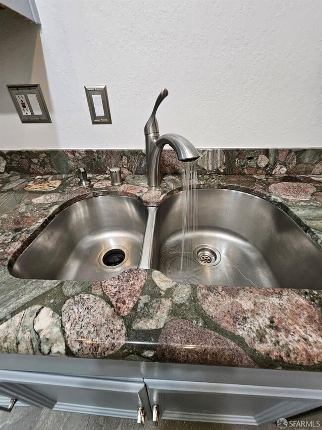 Building Photo - 8763 Mountain Blvd