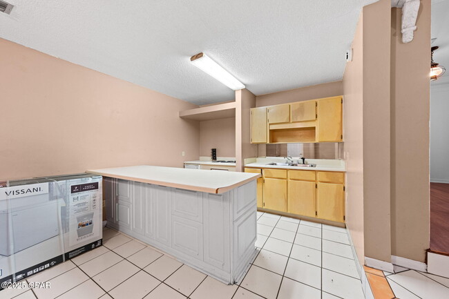 Building Photo - 301 Fairway Blvd