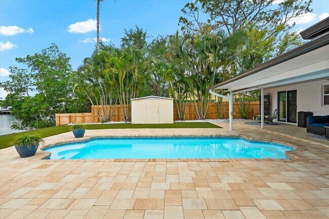 Building Photo - 8848 Sunlit Cove Dr NE