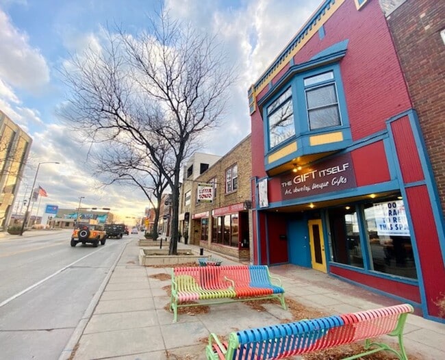 Building Photo - 123 N Broadway