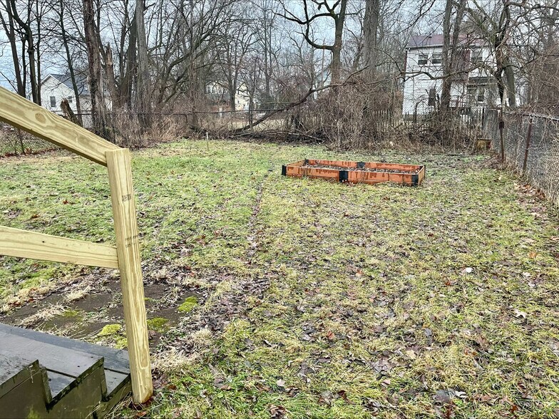 Building Photo - 644 Carpenter St