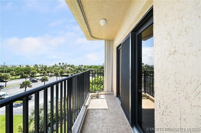 Building Photo - 10200 S Ocean Dr