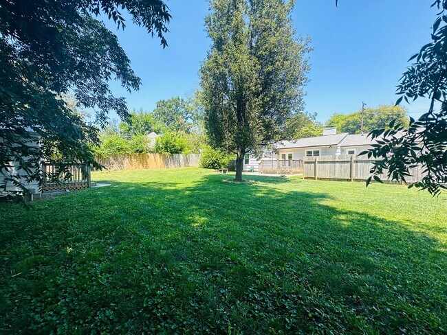 Building Photo - Urban setting w/ incredible fenced in back yard. 3 bed/2bath + detached office building