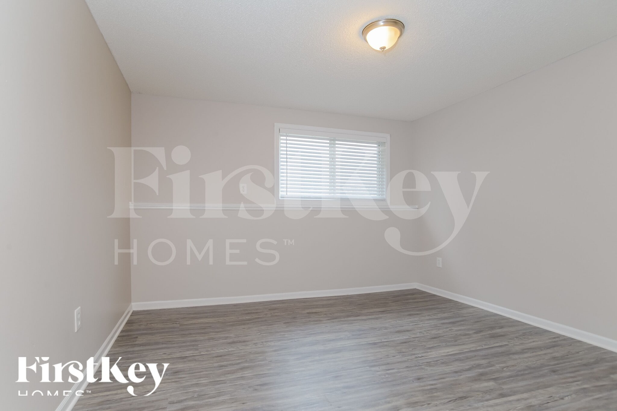 Building Photo - 11123 N Lewis Ave