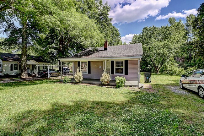 Primary Photo - 300 Bates Ave