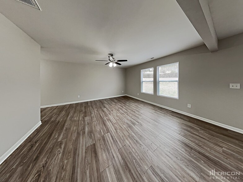 Building Photo - 915 Capra Court