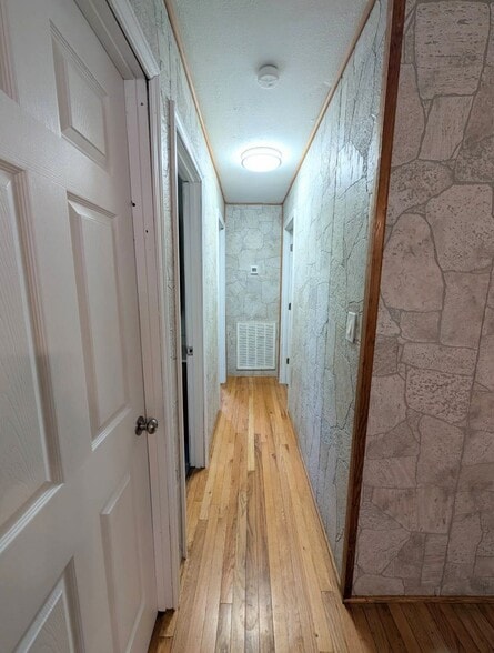 Building Photo - 358 Henson Ln