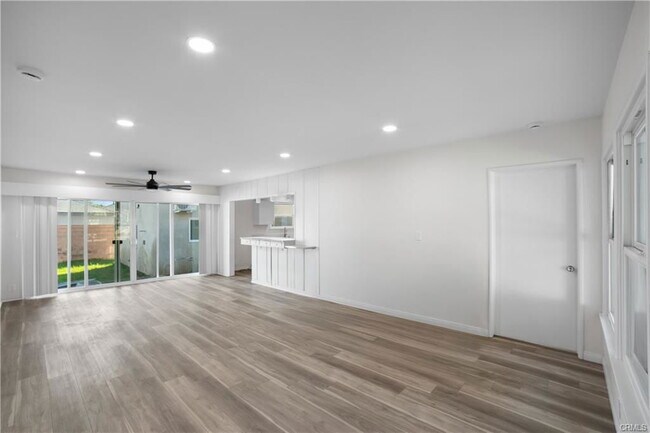 Building Photo - 7400 Cozycroft Ave