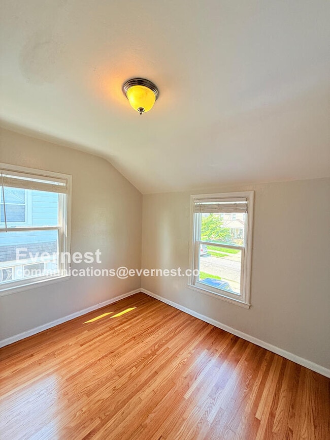Building Photo - 3852 Wallwerth Dr
