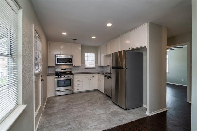 Building Photo - 3933 Stanley Ave