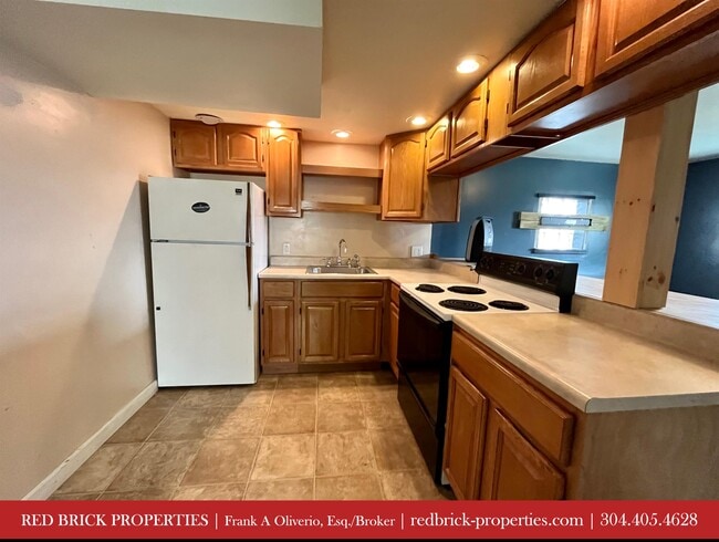 Building Photo - 912 Gaston Ave