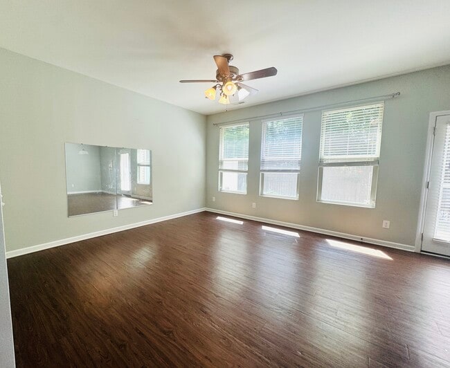 Building Photo - 126 Holly Berry Ln