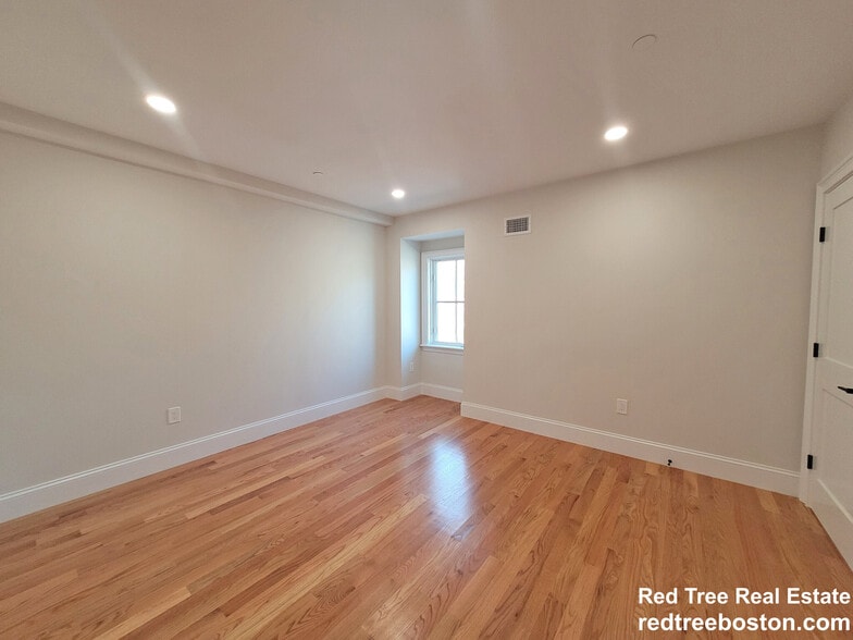 Building Photo - 81 White St