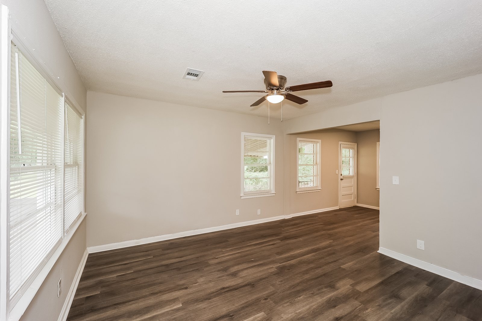Building Photo - 4016 Singer Dr